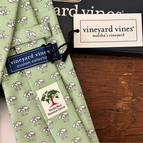 Vineyard Vines Custom Collection Necktie NIB - Picture 5 of 6